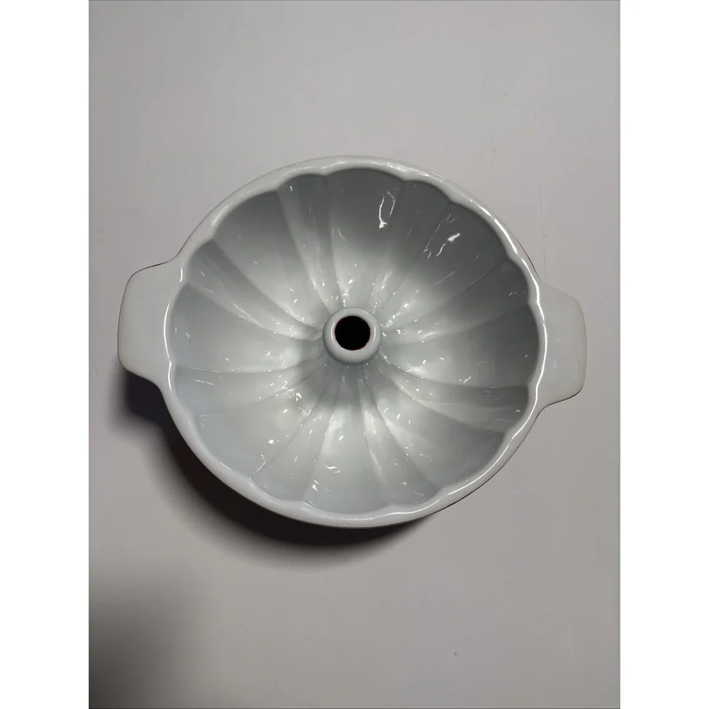 Mrs. Fields Premium Bakeware Red  Enamel Fluted Bundt Pan EUC